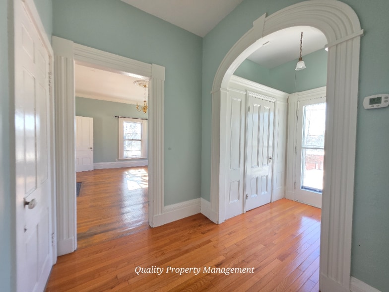 Building Photo - 157 Broadway