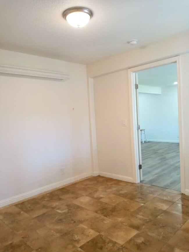 Building Photo - Recently Remodeled 3bd Single Story House Accepting Pets!