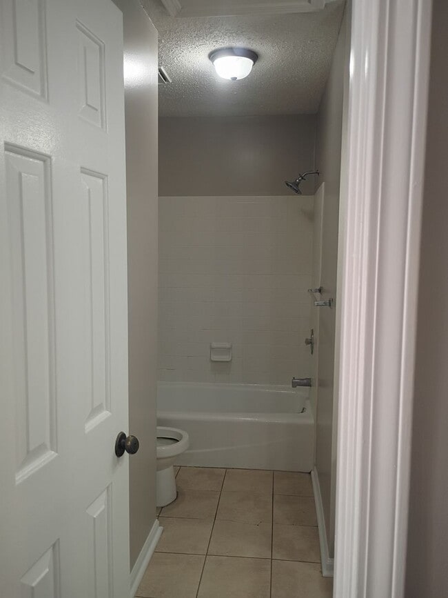 Building Photo - MOVE IN READY