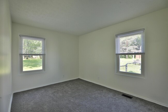 Building Photo - 601 Daventry Ln