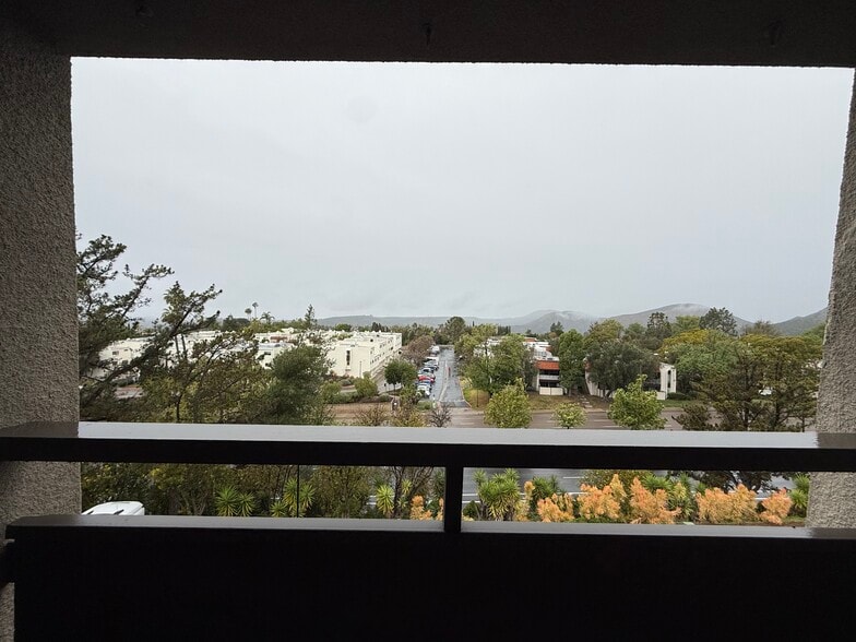 Building Photo - 6930 Hyde Park Dr