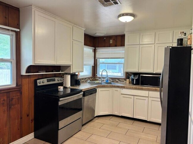 Building Photo - 1230 Caddell Ln