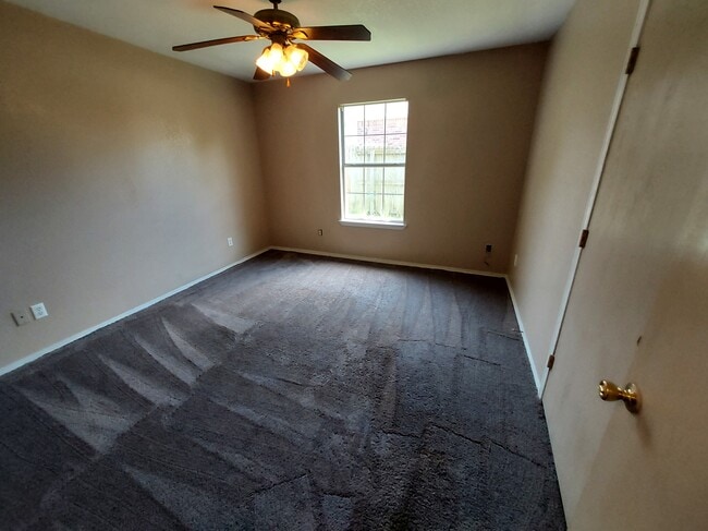 Building Photo - 204 Killdeer Dr