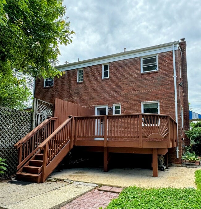 Building Photo - 22 Underwood Pl