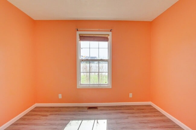 Building Photo - Sweet 3 bed 2 bath.  Cat friendly.