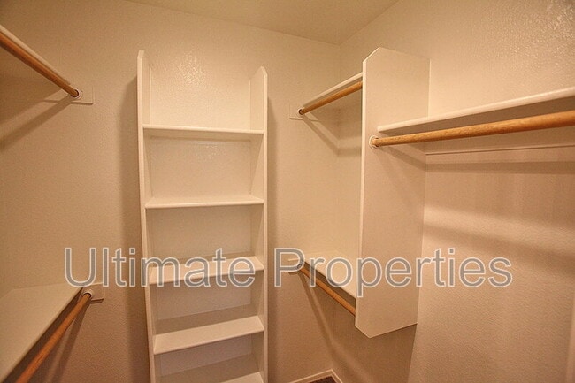 Building Photo - 7135 W Via De Luna Dr