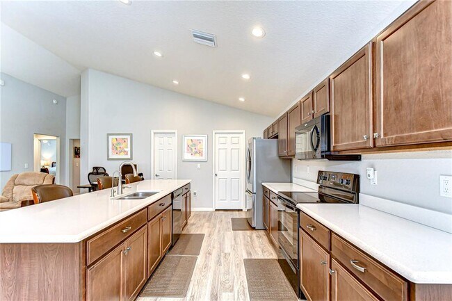Building Photo - 6731 Castle Green Pl