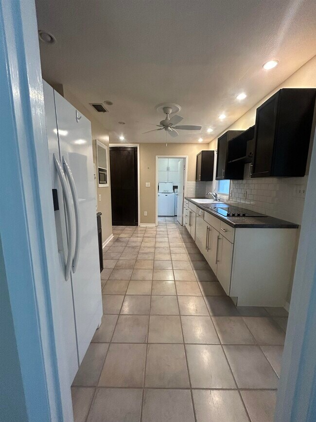 Building Photo - 7585 Skipper Ln