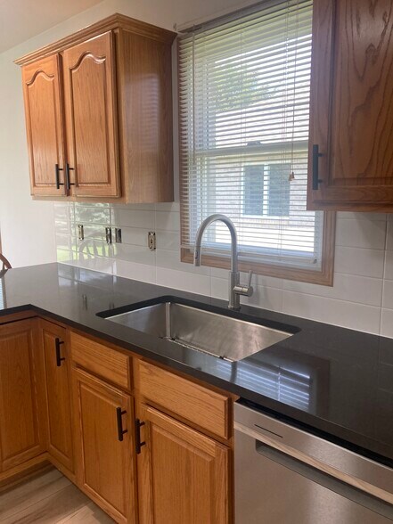Kitchen - 412 11th Cir SE