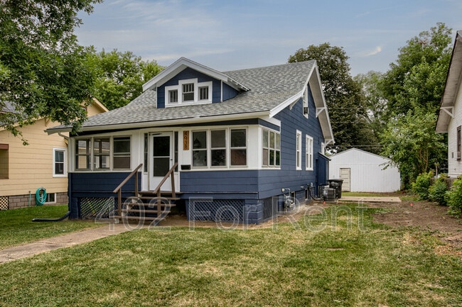 Primary Photo - 4938 Erskine St