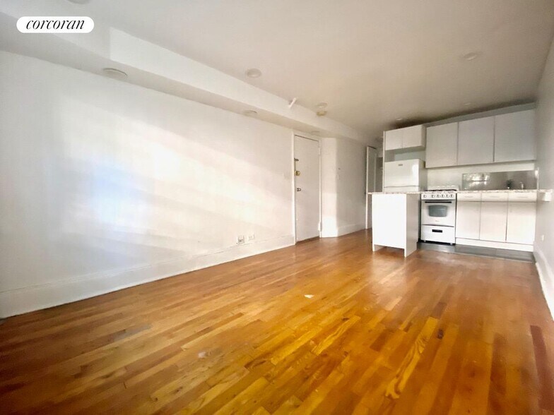 Primary Photo - 62 W 70th St