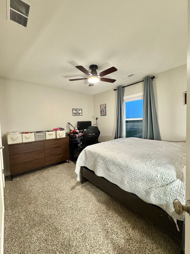 Building Photo - 4 Bed Lafayette Home with Master Retreat, Entertainers Kitchen, & Fenced-In Backyard!