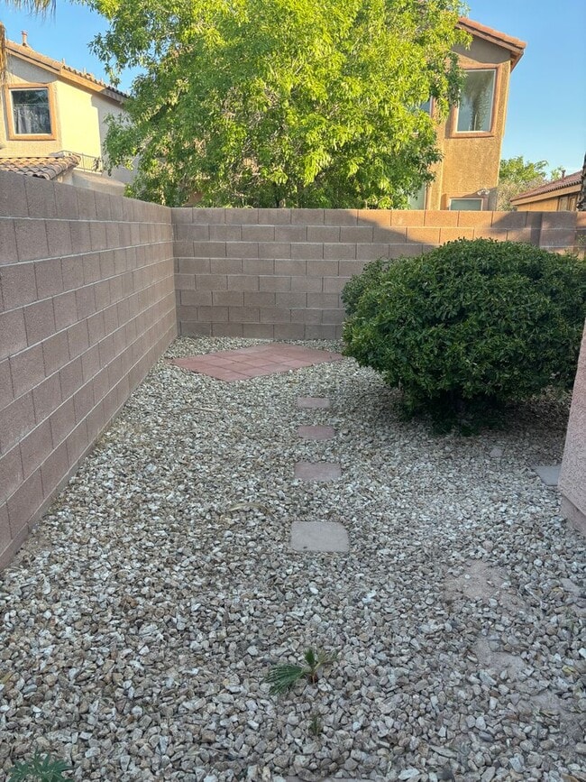 Building Photo - Wonderful single story rental in the heart of Summerlin