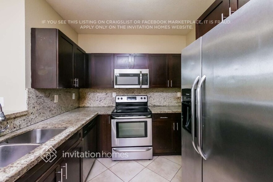 Building Photo - 3720 SW 69th Ave