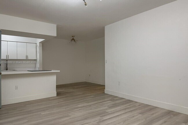 Building Photo - 10190 E Bay Harbor Dr