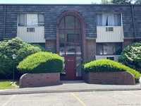 Building Photo - 309 High Path Rd