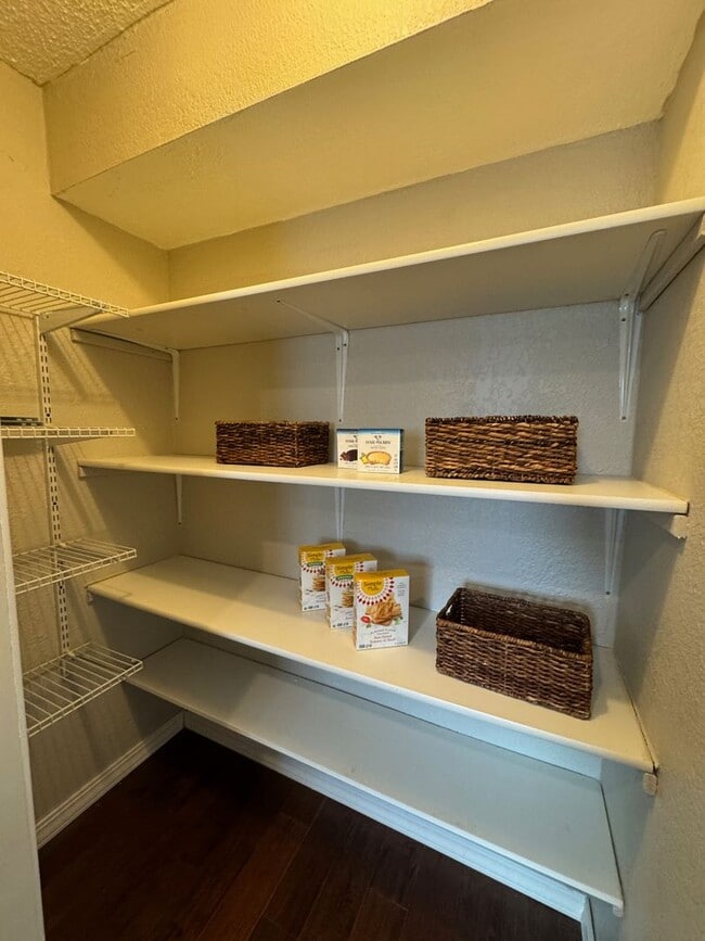 Building Photo - Gorgeous 3 bedroom, 2 bath home in a great Springfield neighborhood!