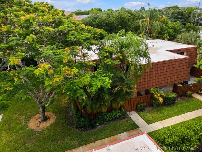 Building Photo - 1840 San Juan Dr