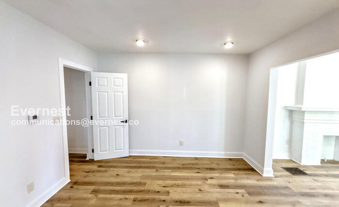 Building Photo - 1442 Hamlet St