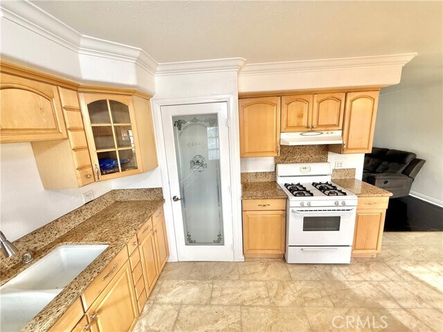 Building Photo - 732 James