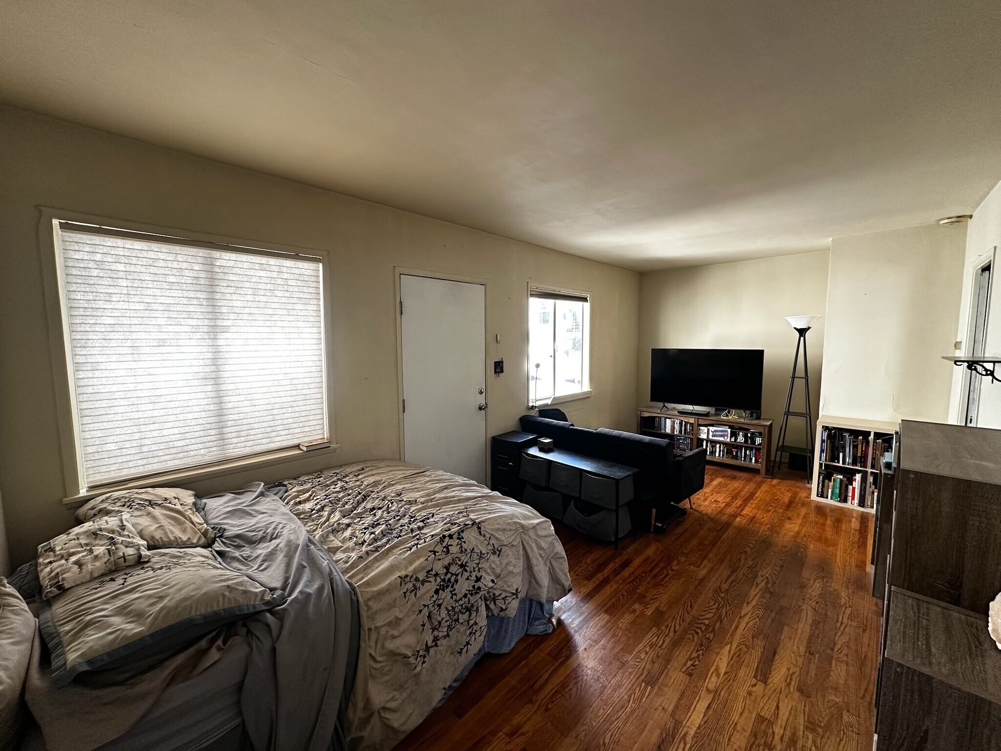 Another view - 309 N Hollywood Way