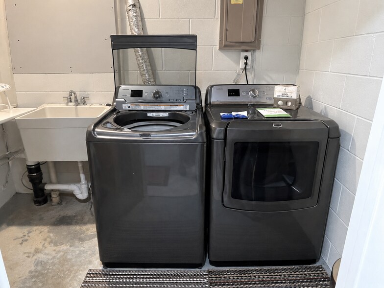 In-Unit, Free Laundry - 317 N Wasson Ln
