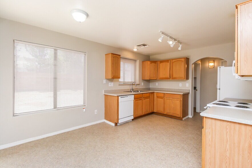 Building Photo - 12925 W Holly St