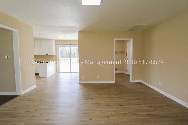 Building Photo - 3 Bed | 2.5 Bath in Oologah!