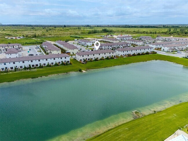 Building Photo - 2796 SE 26th Ave