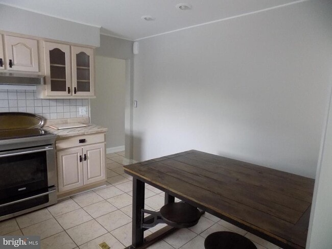 Building Photo - 313 Glenville Rd