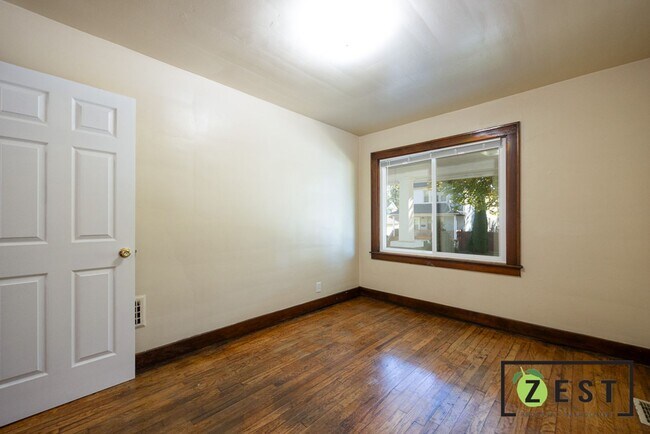 Building Photo - 12 Perrin St