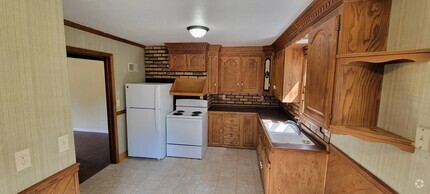 Building Photo - 3 bed 1 bath single family home in Rhinela...