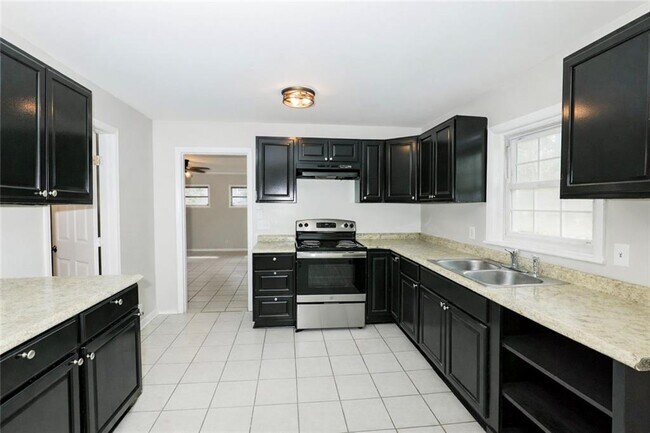 Building Photo - 639 Skipper Dr NW