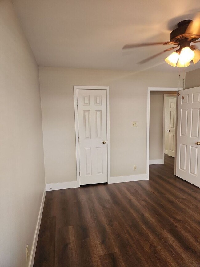 Building Photo - A Fabulous 3 Bedroom Single Story Home with a Pool/Spa.
