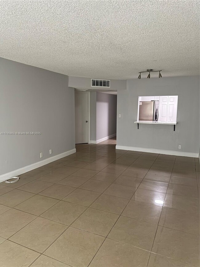 Building Photo - 8051 S Colony Cir