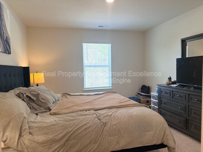 Building Photo - 58 Sweet Mdw Rd