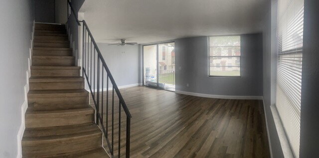 Building Photo - Spacious 3 bedroom 2 1/2 Condo