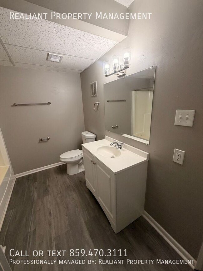 Building Photo - 2074 Fairmont Ct