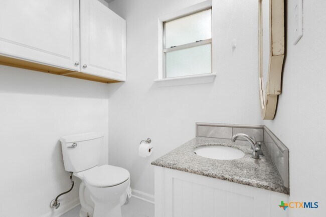 Building Photo - 761 Whippoorwill Dr
