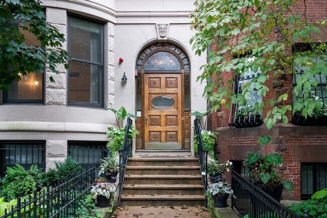 Building Photo - 393 Marlborough St