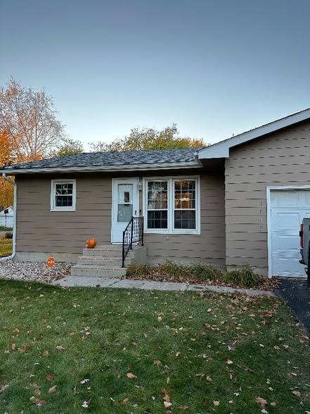 Primary Photo - 1115-1115 Duluth Ave N