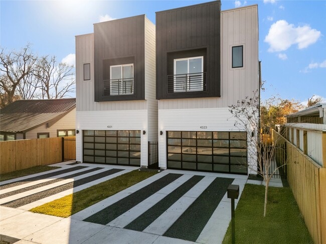 Primary Photo - 4323 Rogers St