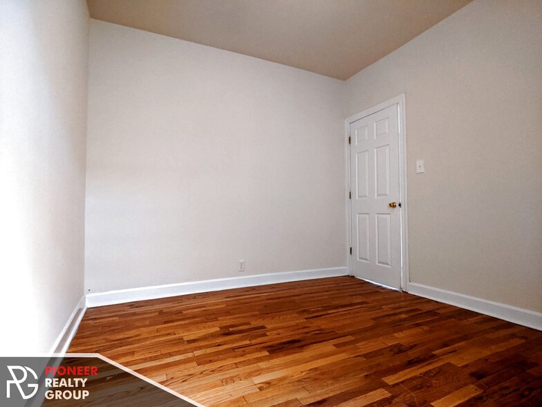 Building Photo - 3721 N Pine Grove Ave
