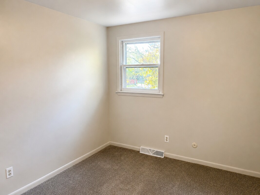 Building Photo - 100 Brittany Dr