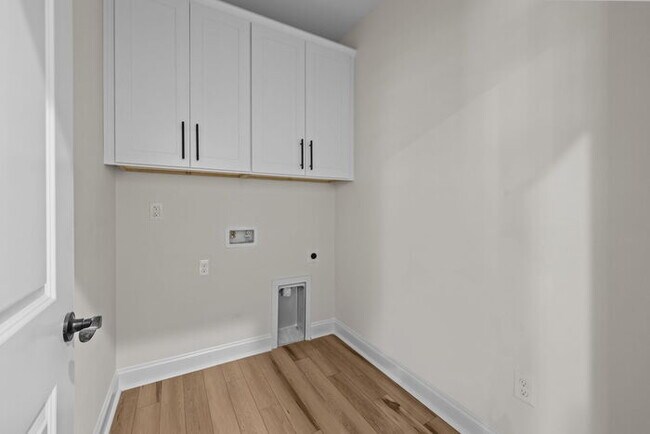 Building Photo - Stunning New Build!