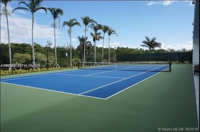 Building Photo - 15051 Royal Oaks Ln