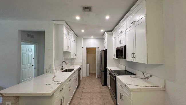 Building Photo - 3549 Forest Hill Blvd
