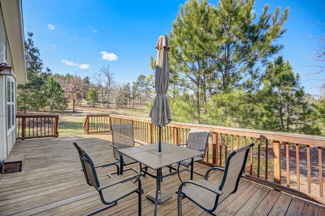 Building Photo - 460 Pine Tree Loop