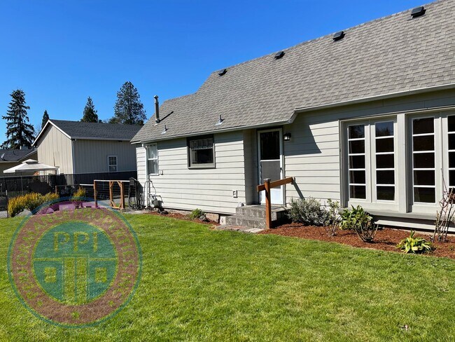 Building Photo - Great Locaton, Small Pet Negotiable w/ Pet Rent