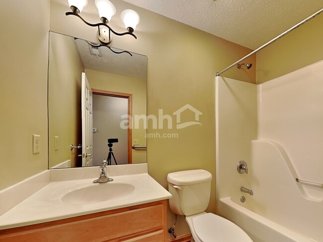 Building Photo - 2160 Schwinn Ave